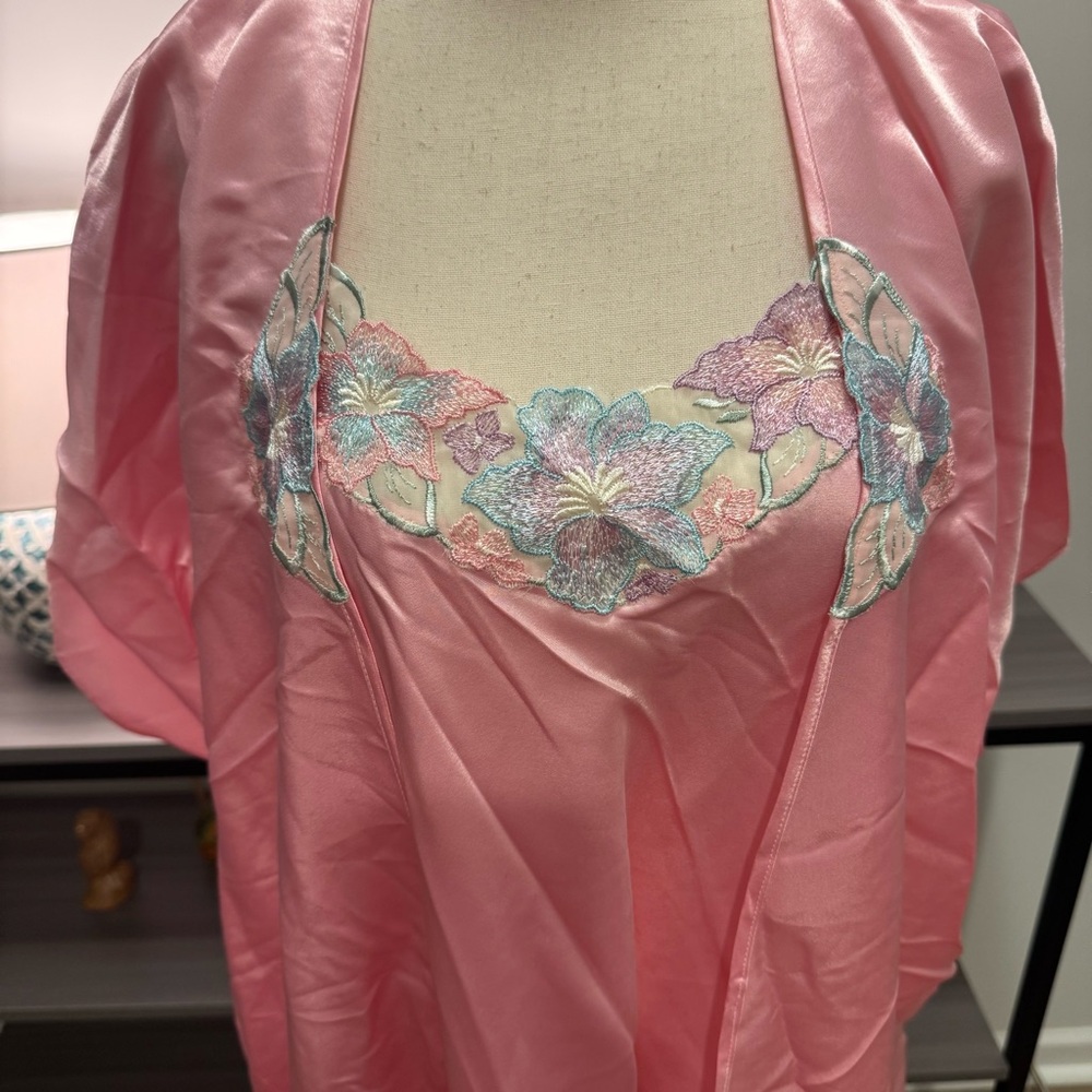 NWT Val Mode Lingerie 2-Piece Peignoir Set – Pink Satin & Floral Lace (Size M) - Picture 2 of 13